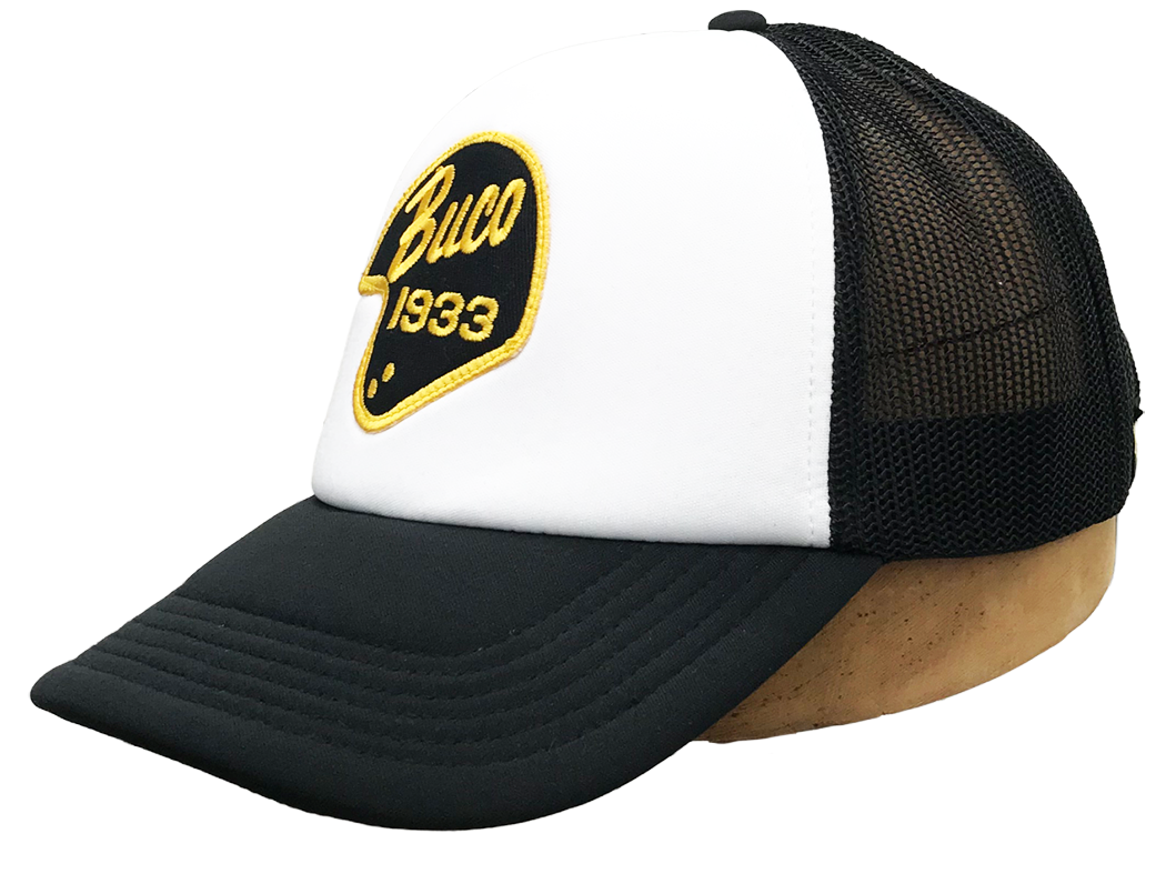 Casquette blanche trucker avec logo Buco forme casque noir et jaune côté