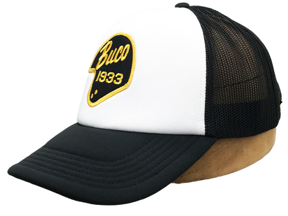 Casquette blanche trucker avec logo Buco forme casque noir et jaune côté