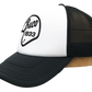 Casquette blanche trucker avec logo Buco forme casque blanc et noir côté