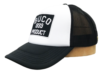 Casquette trucker blanche avec l'embleme product Buco forme rectangulaire noir et blanc côté