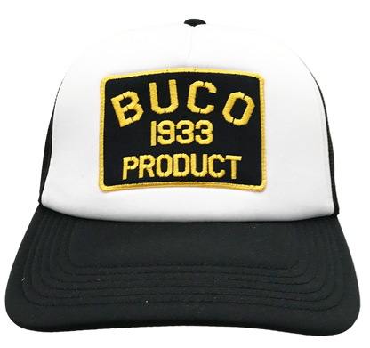 Casquette trucker blanche avec l'embleme product Buco forme rectangulaire noir et jaune