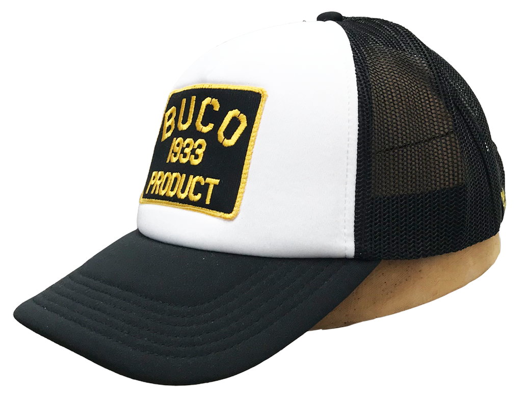 Casquette trucker blanche avec l'embleme product Buco forme rectangulaire noir et jaune côté