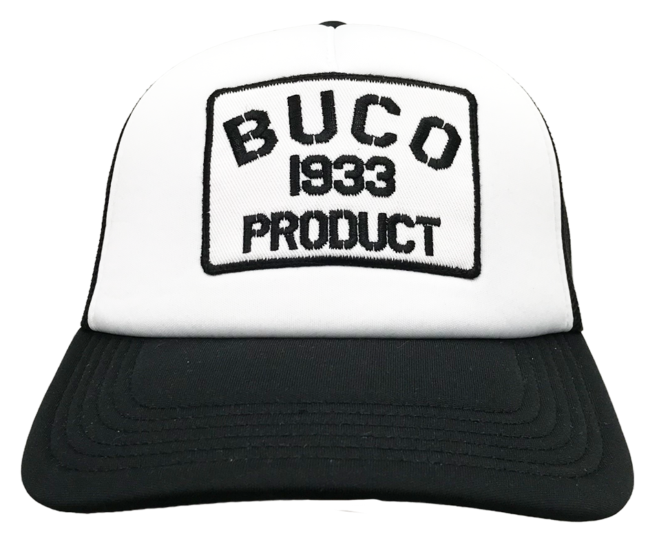 Casquette trucker blanche avec l'embleme product Buco forme rectangulaire blanc et noir